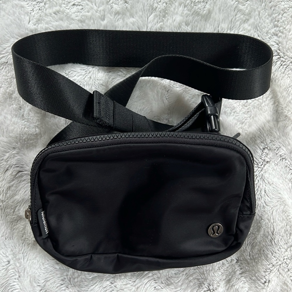 Lululemon belt bag 1 liter black